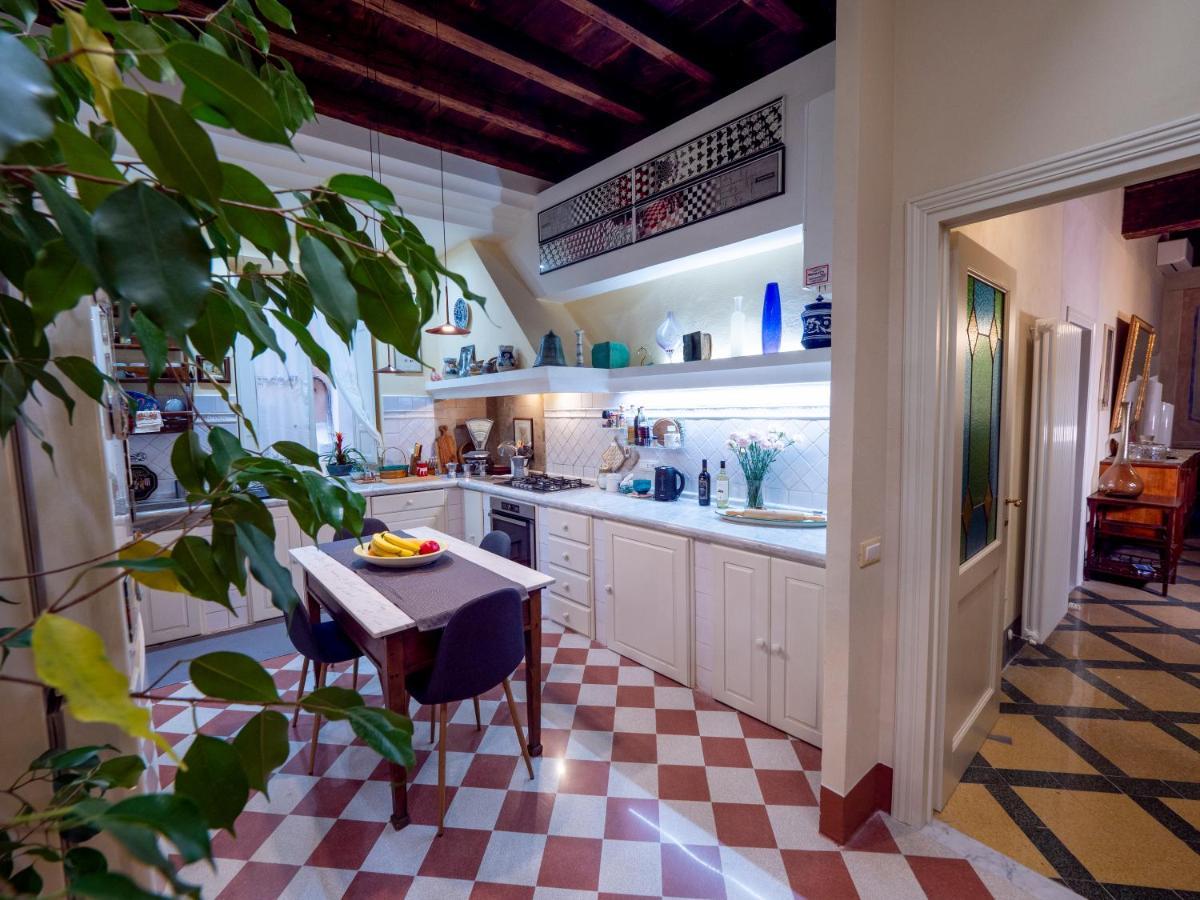 Luxury - Elegante Appartamento Nel Cuore Di ลุคคา ภายนอก รูปภาพ
