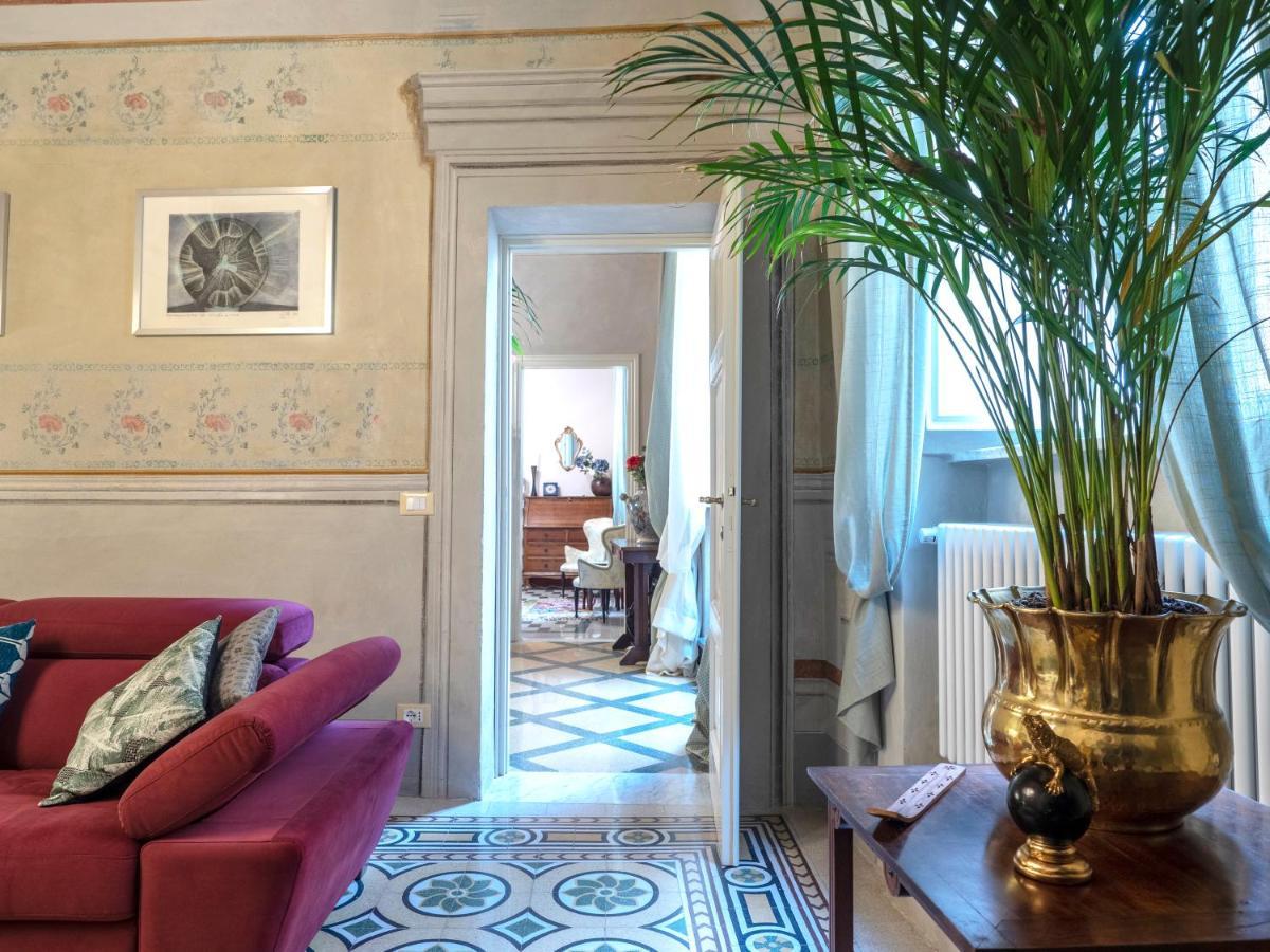 Luxury - Elegante Appartamento Nel Cuore Di ลุคคา ภายนอก รูปภาพ