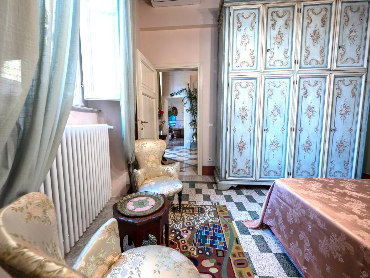 Luxury - Elegante Appartamento Nel Cuore Di ลุคคา ภายนอก รูปภาพ