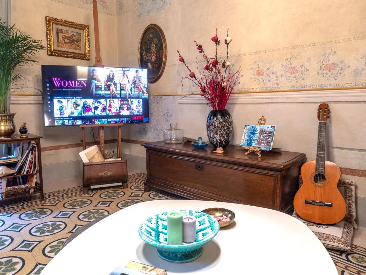 Luxury - Elegante Appartamento Nel Cuore Di ลุคคา ภายนอก รูปภาพ